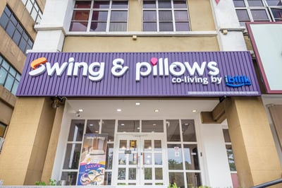 swing-and-pillows-taipan-usj
