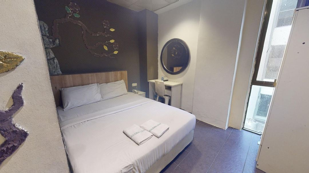 Golden Leaf Boutique Hotel Daycation Deals Hourly rates in Danga Bay