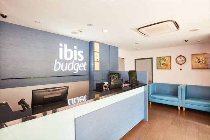 the lobby of the ib budget hotel