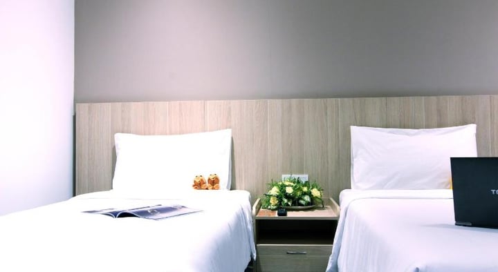 katil atau katil dalam bilik di pusat hotel