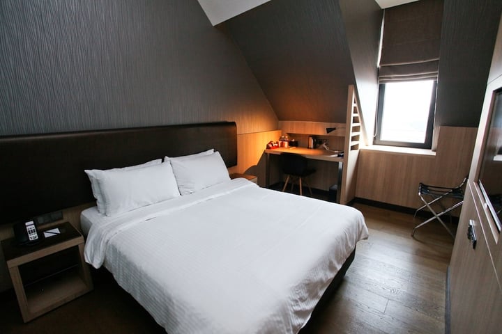 Aqueen Hotel Kitchener