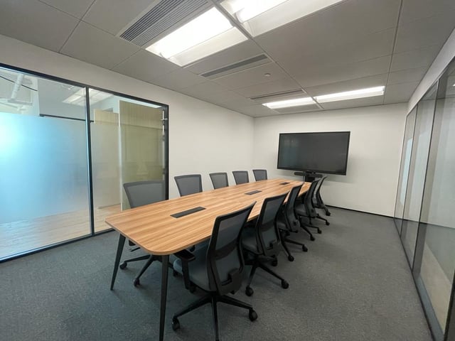 theDesk Enterprise Square 5